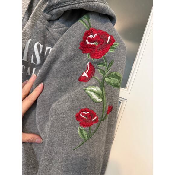 Hollister Southern California Cropped Hoodie with Embroidered Roses size medium - Picture 5 of 9